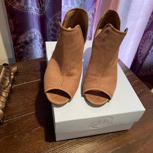 Foams TPE Suede heels worn 1 time